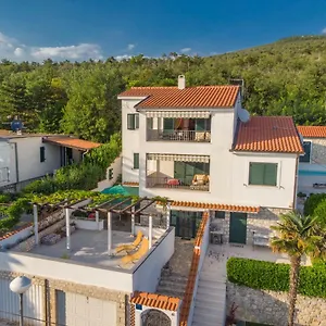 villa-nika-selce.primorje-gorskikotar.com/